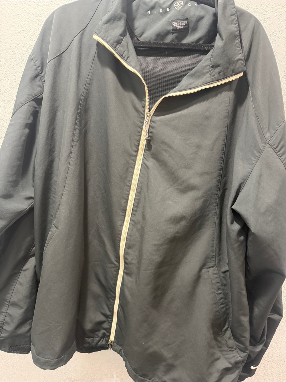 Nike Men's Dark Gray Windbreaker with Contrasting Beige Zipper